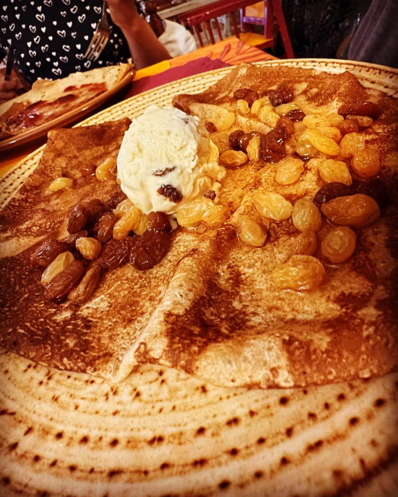 Crêpe dessert aux raisins chez Amzer Zo